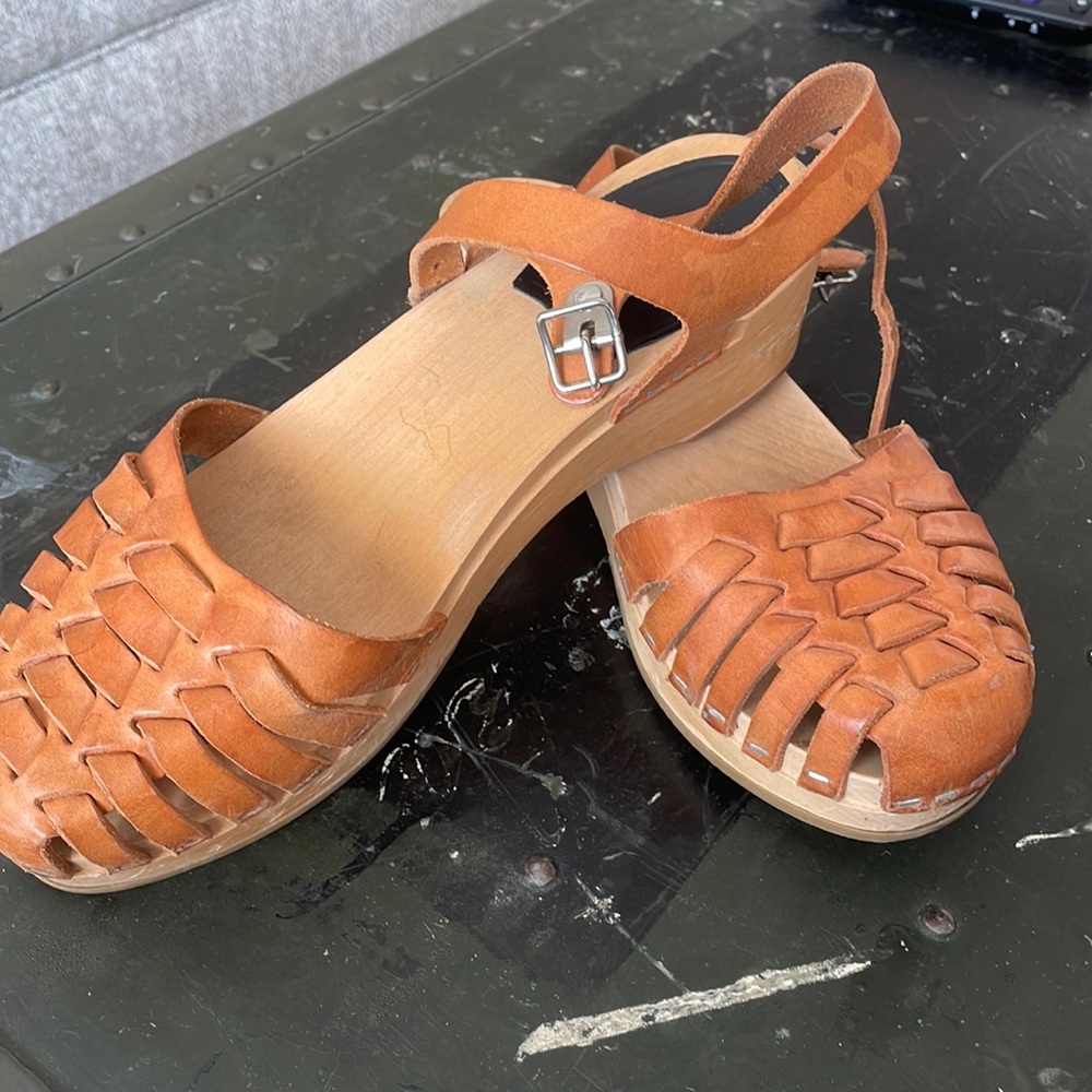 Great Swedish Hasbeens clogs!